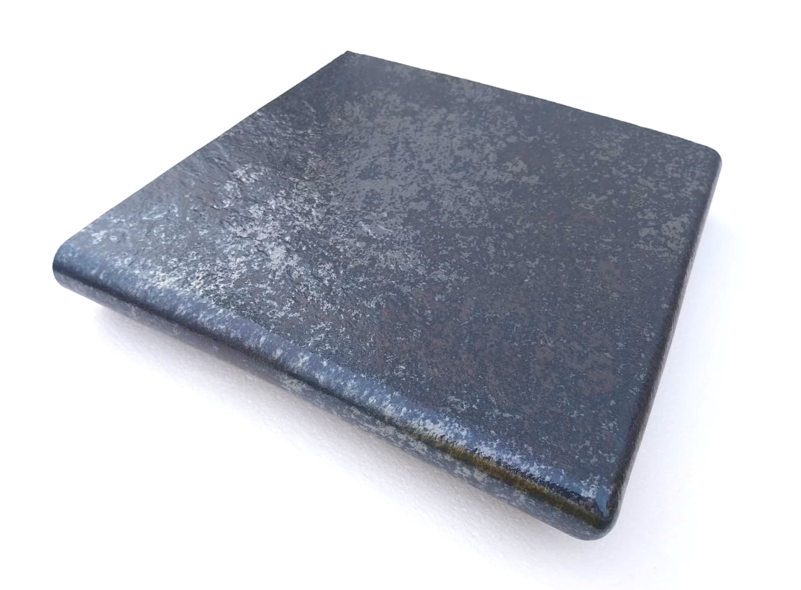 Угол Metal Black 